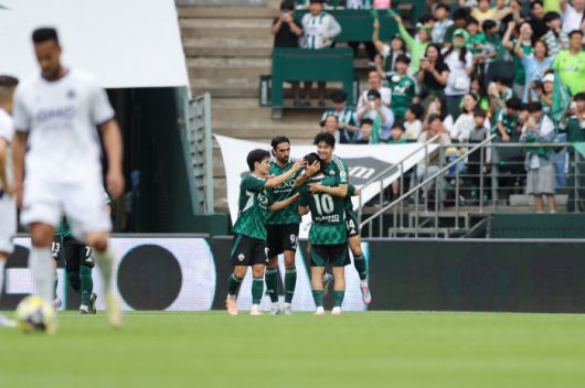 전주월드컵경기장/ K리그1/ 전북현대모터스 vs FC안양/ 전북 전진우 득점, 댠체/ 골 세레머니/ 사진 하서영