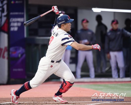 22일 부산 사직야구장에서 열린 KBO리그 롯데와 LG의 경기. 1회 1타점 적시타 날린 롯데 전준우. 부산=송정헌 기자songs@sportschosun.com/2025.05.22/