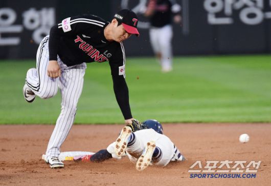 22일 부산 사직야구장에서 열린 KBO리그 롯데와 LG의 경기. 1회 2루 도루를 성공시키는 롯데 장두성. 부산=송정헌 기자songs@sportschosun.com/2025.05.22/