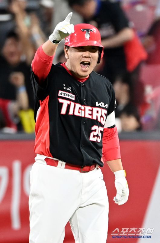 22일 수원KT위즈파크에서 열린 KIA와 KT의 경기,  5회초 1사 만루 KIA 이우성이 2타점 적시타를 치고 환호하고 있다. 수원=허상욱 기자wook@sportschosun.com/2025.05.22/