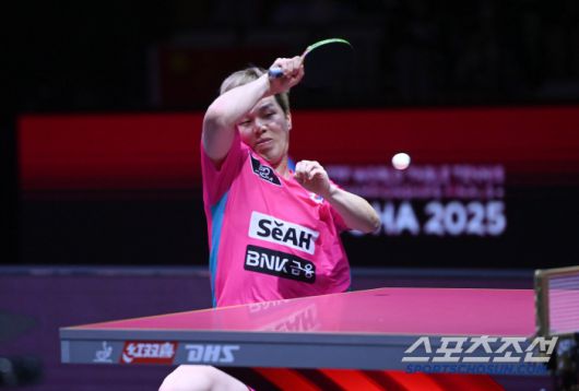 안재현이 23일 카타르 도하 루사일 아레나에서 열린 2025 국제탁구연맹(ITTF) 세계선수권대회 남자단식 8강 브라질 휴고 칼데라노와 경기를 펼치고 있다. 2025. 5. 23.  사진공동취재단
