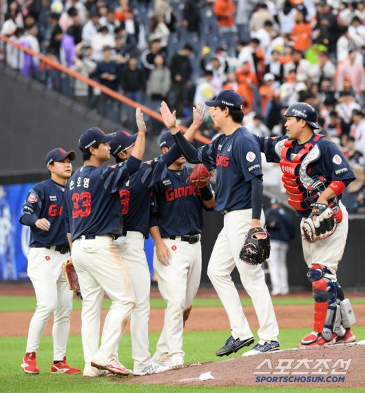 24일 대전 한화생명볼파크에서 열린 한화 이글스와 롯데 자이언츠의 경기. 승리한 롯데 선수들이 기뻐하고 있다. 대전=박재만 기자 pjm@sportschosun.com/2025.05.24/