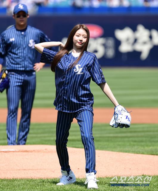 25일 대구 삼성라이온즈파크에서 열린 KBO리그 삼성과 KIA의 경기. 걸그룹 키키 멤버 하음이 시구를 했다. 힘차게 시구하는 하음. 대구=송정헌 기자songs@sportschosun.com/2025.05.25/