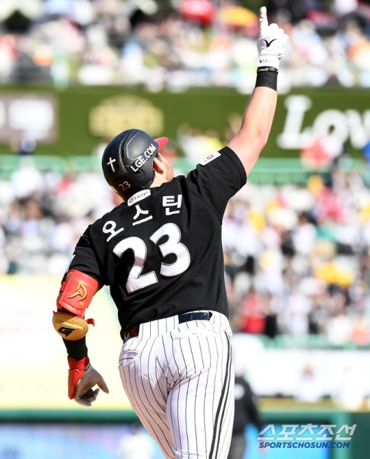 25일 인천 SSG랜더스필드에서 열린 LG-SSG전. 7회초 무사 오스틴이 솔로포를 친 후 세리머니를 하고 있다. 인천=정재근 기자 cjg@sportschosun.com/2025.5.25/