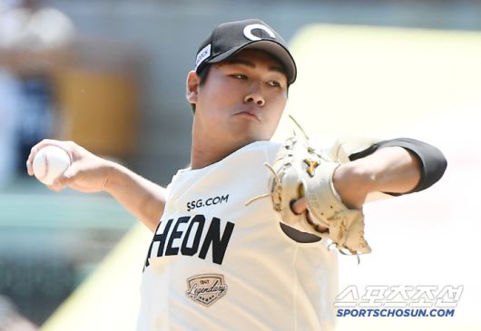 25일 인천 SSG랜더스필드에서 열린 LG-SSG전. SSG 선발투수 전영준이 투구하고 있다. 인천=정재근 기자 cjg@sportschosun.com/2025.5.25/