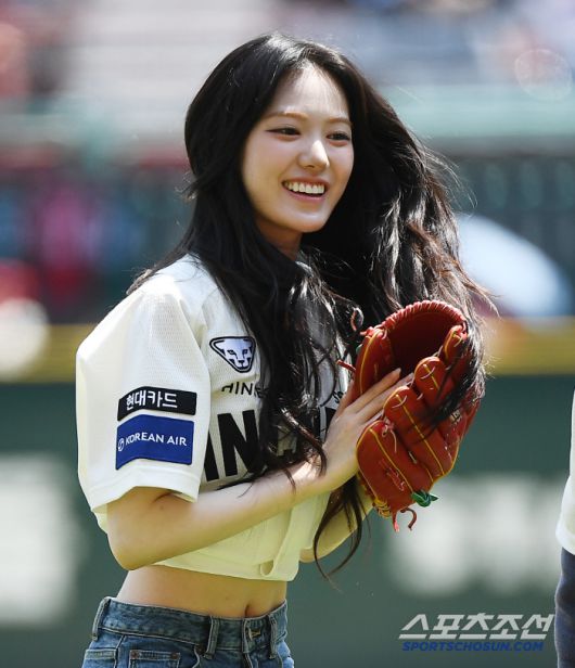 25일 인천 SSG랜더스필드에서 열린 LG-SSG전. 신인 걸그룹 키키 수이가 시구하고 있다. 있다. 인천=정재근 기자 cjg@sportschosun.com/2025.5.25/