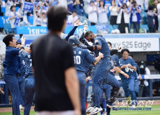 9회말 짜릿한 끝내기 홈런.