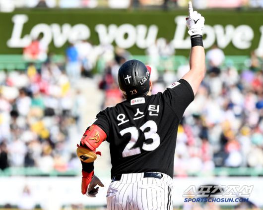 25일 인천 SSG랜더스필드에서 열린 LG-SSG전. 7회초 무사 오스틴이 솔로포를 친 후 세리머니를 하고 있다. 인천=정재근 기자 cjg@sportschosun.com/2025.5.25/