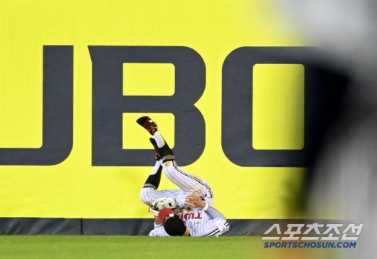 27일 잠실야구장에서 열린 한화와 LG의 경기, 8회초 LG 박해민이 한화 플로리얼의 타구를 잡아내고 있다. 잠실=허상욱 기자wook@sportschosun.com/2025.05.27/