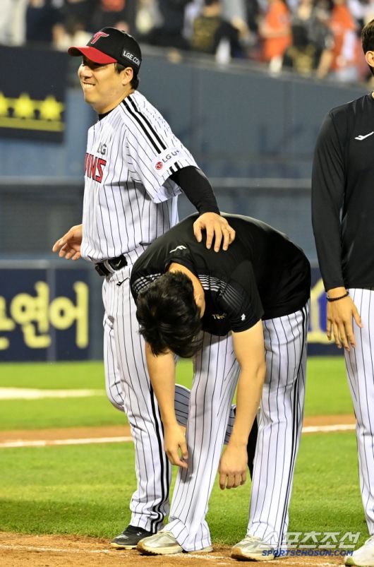27일 잠실야구장에서 열린 한화와 LG의 경기, LG가 2대1로 승리했다. 승리의 기쁨을 나누는 LG 선수들의 모습. 잠실=허상욱 기자wook@sportschosun.com/2025.05.27/