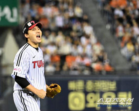 27일 잠실야구장에서 열린 한화와 LG의 경기, LG 임찬규가 7회초 2사 한화 최재훈을 삼진처리하며 환호하고 있다. 잠실=허상욱 기자wook@sportschosun.com/2025.05.27/