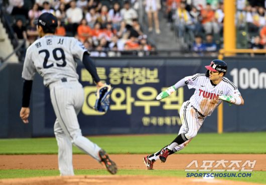 27일 잠실야구장에서 열린 한화와 LG의 경기, 4회말 1사 2루 LG 이영빈 타석때 2루주자 박해민이 협살에 걸려 쫓기고 있다. 잠실=허상욱 기자wook@sportschosun.com/2025.05.27/