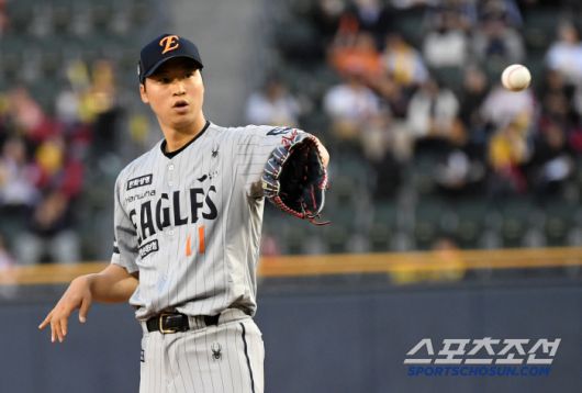 26일 잠실구장에서 열린 LG 트윈스와 한화 이글스의 경기. 한화 엄상백이 숨을 고르고 있다. 잠실=박재만 기자 pjm@sportschosun.com/2025.03.26/