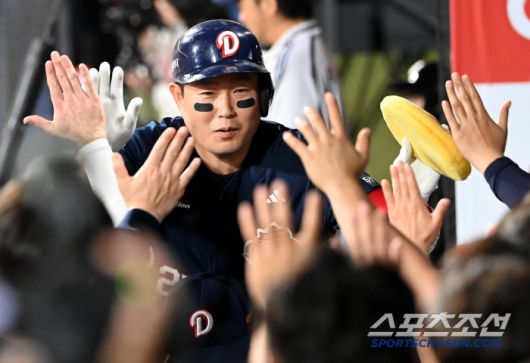 28일 수원KT위즈파크에서 열린 두산과 KT의 경기, 7회초 두산 양의지가 솔로홈런을 치고 기쁨을 나누고 있다. 수원=허상욱 기자wook@sportschosun.com/2025.05.28/