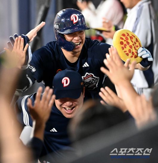 28일 수원KT위즈파크에서 열린 두산과 KT의 경기, 7회초 두산 김재환이 양의지에 이어 솔로홈런을 치고 기쁨을 나누고 있다. 수원=허상욱 기자wook@sportschosun.com/2025.05.28/