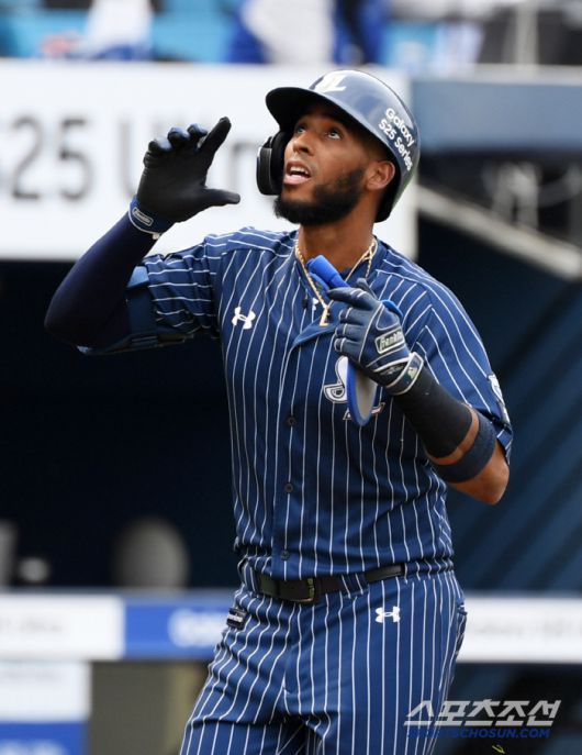 11일 대구 라이온즈파크에서 열린 삼성 라이온즈와 LG 트윈스의 경기. 6회말 삼성 디아즈가 솔로포를 날린 뒤 환호하고 있다. 대구=박재만 기자 pjm@sportschosun.com/2025.05.11/