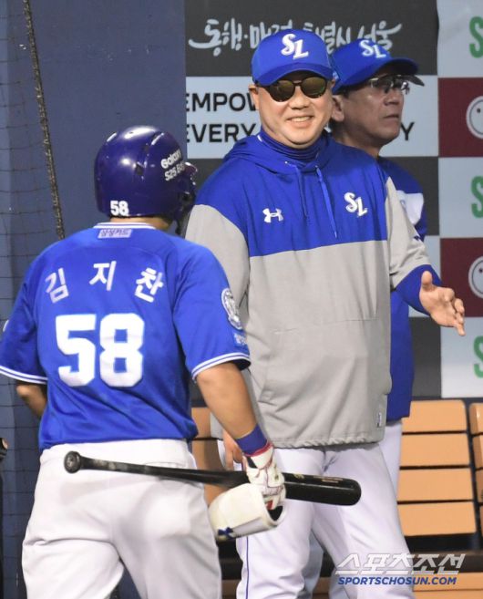 7회 1타점 희생플라이 타구를 날린 김지찬.