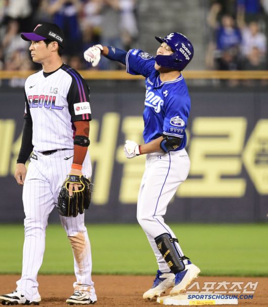 8회 2사 만루. 2타점 적시타 날린 삼성 양도근.