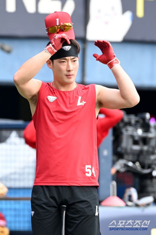 21일 잠실야구장에서 열린 SSG와 두산의 경기, SSG 최지훈이 타격훈련에 나서고 있다. 잠실=허상욱 기자wook@sportschosun.com/2025.05.21/