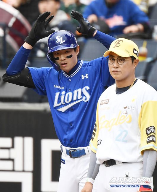 6일 대전 한화생명볼파크에서 열린 삼성-한화전. 1회초 1사 1루 구자욱이 안타를 친 후 세리머니를 하고 있다. 대전=정재근 기자 cjg@sportschosun.com/2025..5.6/