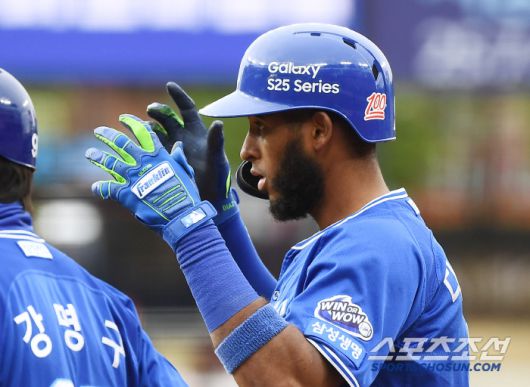 6일 대전 한화생명볼파크에서 열린 삼성-한화전. 3회초 2사 1, 2루 디아즈가 1타점 적시타를 친 후 세리머니를 하고 있다. 대전=정재근 기자 cjg@sportschosun.com/2025..5.6/