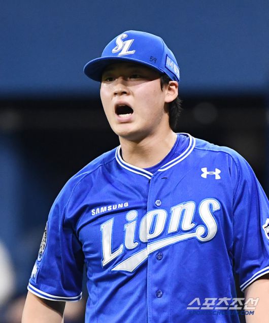 22일 서울 고척스카이돔에서 열린 삼성-키움전. 9회말 1사 1루 임병욱의 타구가 중견수 쪽 펜스 앞에서 잡히자 이호성이 십년감수하고 있다. 고척=정재근 기자 cjg@sportschosun.com/2025.5.22/