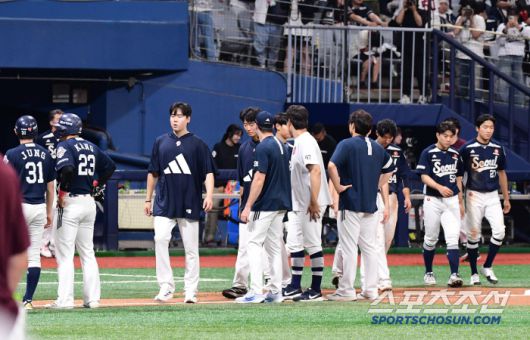 1일 고척돔에서 열린 KBO리그 키움과 두산의 경기. 키움이 두산에 1대 0으로 승리했다. 경기 종료 후 그라운드를 나서는 두산 선수들. 고척=송정헌 기자songs@sportschosun.com/2025.06.01/