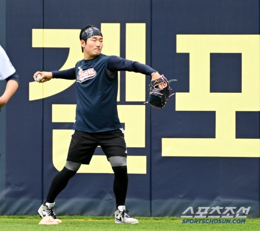 19일 잠실야구장에서 열린 두산과 KIA의 경기, 두산 곽빈이 훈련을 하고 있다. 잠실=허상욱 기자wook@sportschosun.com/2025.04.19/