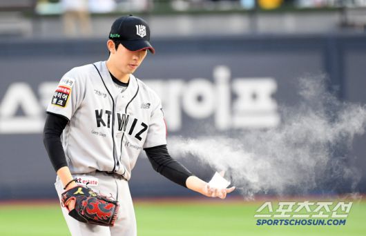 29일 수원KT위즈파크에서 열린 KBO리그 KT 위즈와 두산 베어스의 경기. KT 오원석이 숨을 고르고 있다. 수원=박재만 기자 pjm@sportschosun.com/2025.05.29/
