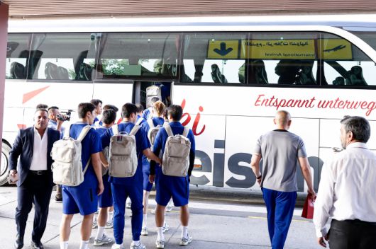 바스라국제공항/ 2026 FIFA 북중미 월드컵 3차예선/ 한국 vs 이라크/ 이라크원정/ 전세기/ 공항도착/ 선수단이동/ 방탄버스/ 사진 김정욱