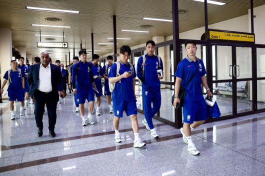바스라국제공항/ 2026 FIFA 북중미 월드컵 3차예선/ 한국 vs 이라크/ 이라크원정/ 전세기/ 공항도착/ 황희찬,오세훈,황인범,단체/ 사진 김정욱