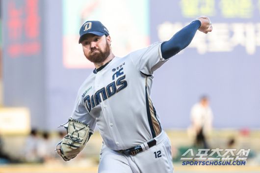 NC 다이노스 로건이 4일 LG 트윈스전서 선발등판해 역투하고 있다. 사진제공=NC 다이노스