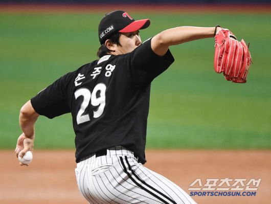 8일 서울 고척스카이돔에서 열린 LG-키움전. 선발투수 손주영이 투구하고 있다. 고척=정재근 기자 cjg@sportschosun.com/2025.4.8/