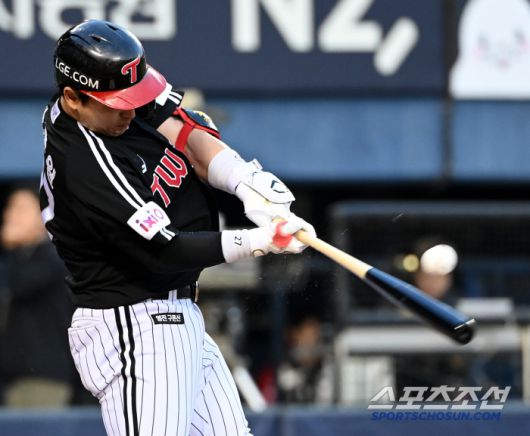 7일 잠실야구장에서 열린 LG와 두산의 경기, 3회초 2사 3루 LG 박동원이 선취 1타점 적시타를 치고 있다. 잠실=허상욱 기자wook@sportschosun.com/2025.05.07/