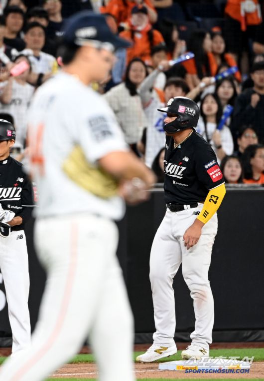 9회초 2사 1루 김서현을 상대로 1타점 3루타를 때려낸 안현민