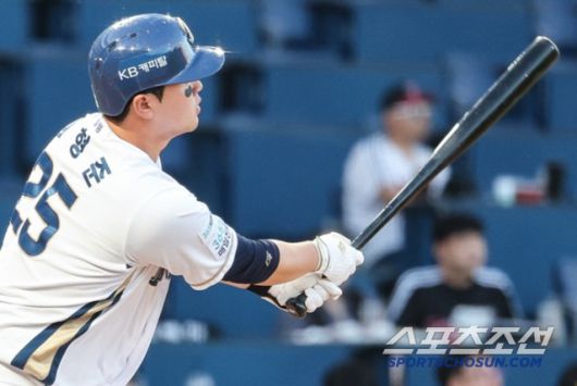 NC 다이노스 김형준이 3회말 선제 솔로포를 날리고 있다. 사진제공=NC 다이노스