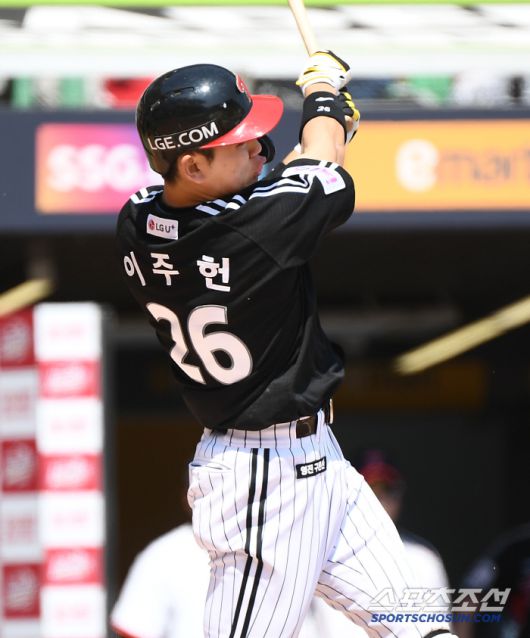 25일 인천 SSG랜더스필드에서 열린 LG-SSG전. 3회초 1사 이주헌이 안타를 치고 있다. 있다. 인천=정재근 기자 cjg@sportschosun.com/2025.5.25/