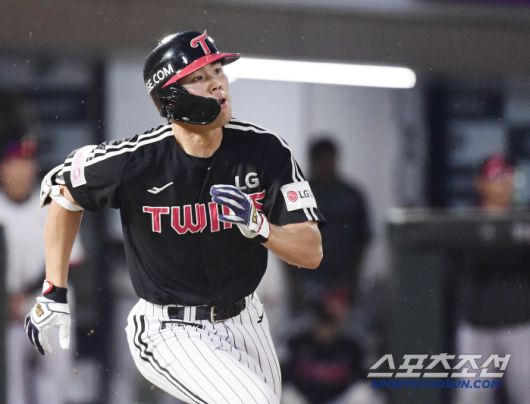 21일 부산 사직야구장에서 열린 KBO리그 롯데와 LG의 경기. 6회 동점 솔로홈런을 날린 LG 이영빈. 부산=송정헌 기자songs@sportschosun.com/2025.05.21/