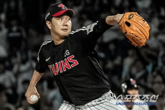 돌아온 마무리 LG 유영찬이 8회말 1사 만루의 위기에서 역투하고 있다. 사진제공=LG 트윈스
