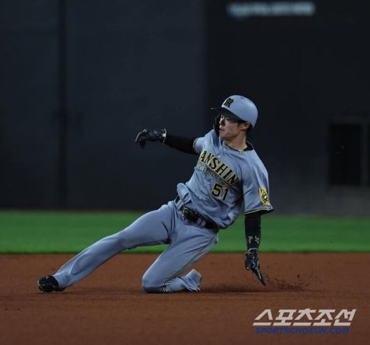 한신 주전 2루수 나카노. 3할 타율을 유지하다가 최근 주춤하면서 0.296로 떨어졌다. 사진캡처=한신 타이거즈 SNS