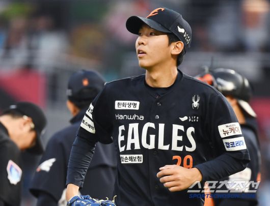 1일 창원 NC파크에서 열린 한화-NC전. 6회말 2사 만루에서 황준서가 강판되고 있다. 창원=정재근 기자 cjg@sportschosun.com/2025.6.1/