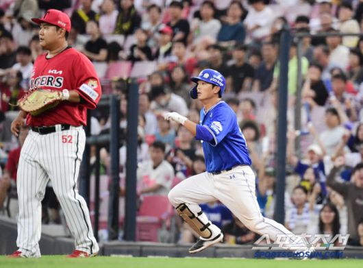 10일 광주 기아챔피언스필드에서 열린 KBO리그 KIA와 삼성의 경기. 4회초 1사 만루. 2타점 적시타 날린 삼성 김태훈. 광주=송정헌 기자songs@sportschosun.com/2025.06.10/