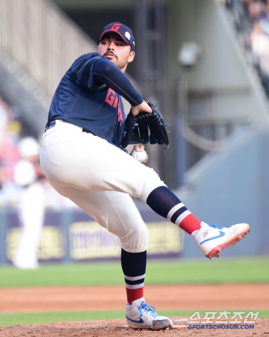 8일 잠실구장에서 열린 두산과 롯데의 경기. 선발 투구하고 있는 롯데 감보아. 잠실=송정헌 기자songs@sportschosun.com/2025.06.08/