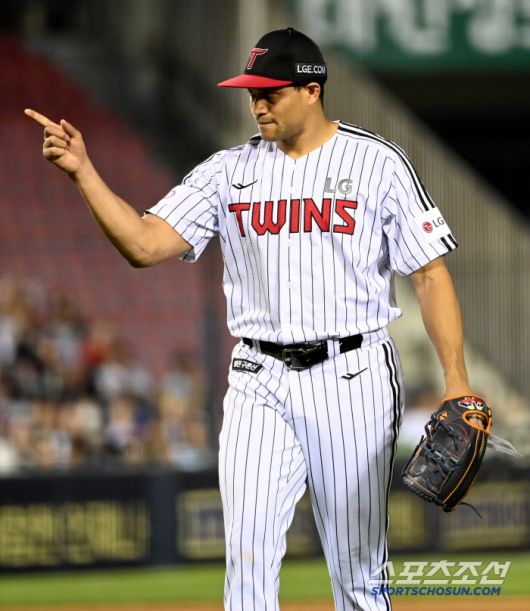 12일 잠실야구장에서 열린 SSG와 LG의 경기, 5회초 위기를 넘긴 치리노스가 기뻐하고 있다. 잠실=허상욱 기자wook@sportschosun.com/2025.06.12/