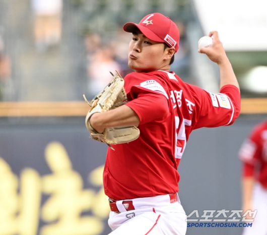 12일 잠실야구장에서 열린 SSG와 LG의 경기, SSG 선발투수 전영준이 역투하고 있다. 잠실=허상욱 기자wook@sportschosun.com/2025.06.12/