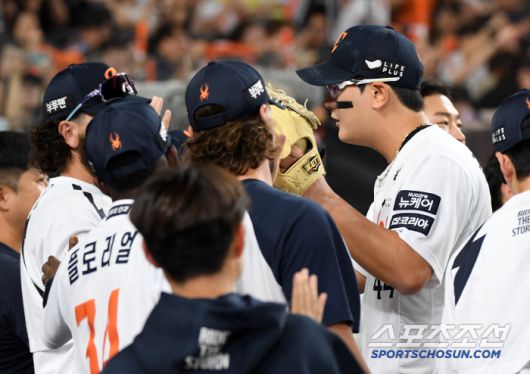 12일 대전 한화생명볼파크에서 열린 한화 이글스와 두산 베어스의 경기. 한화 마무리 김서현이 8회 2사 만루 위기를 막아낸 뒤 숨을 고르고 있다. 대전=박재만 기자 pjm@sportschosun.com/2025.06.12/