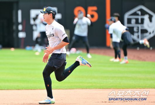 힘차게 베이스러닝하는 심우준.