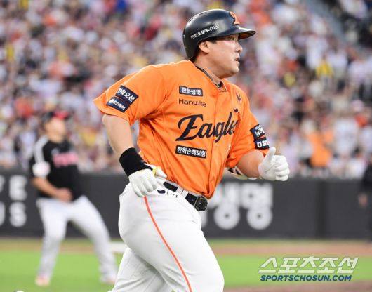 14일 대전 한화생명볼파크에서 열린 한화와 LG의 경기. 7회말 1사 2루. 1타점 2루타를 날린 한화 안치홍. 대전=송정헌 기자songs@sportschosun.com/2025.06.14/