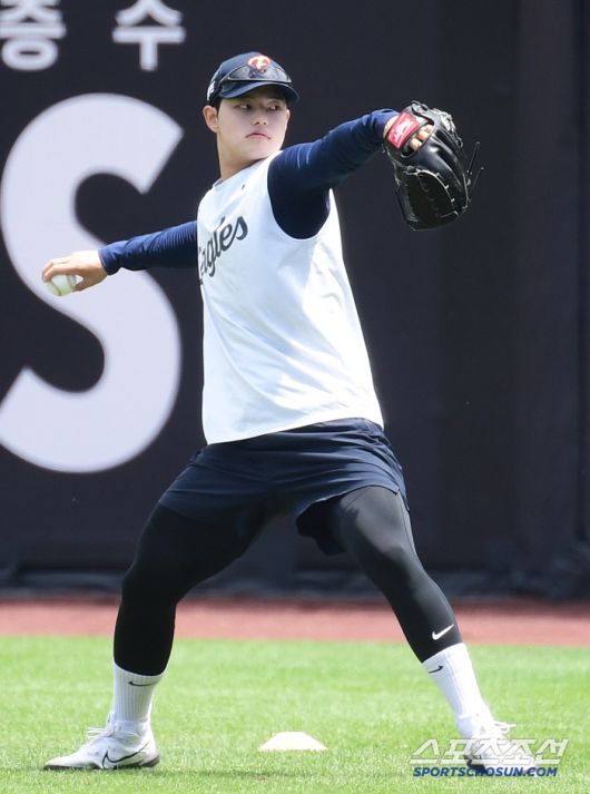 14일 대전 한화생명볼파크에서 열리는 한화와 LG의 경기. 캐치볼로 몸을 풀고 있는 한화 문동주. 대전=송정헌 기자songs@sportschosun.com/2025.06.14/