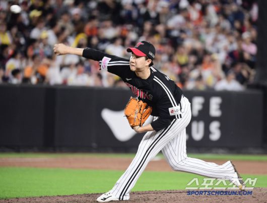 14일 대전 한화생명볼파크에서 열린 한화와 LG의 경기. 투구하는 LG 유영찬. 대전=송정헌 기자songs@sportschosun.com/2025.06.14/